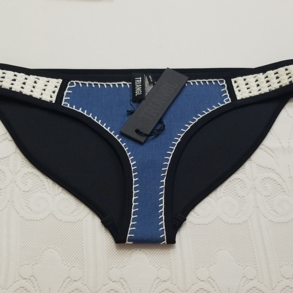 44B Triangl Dark blue denim/white crochet bottoms